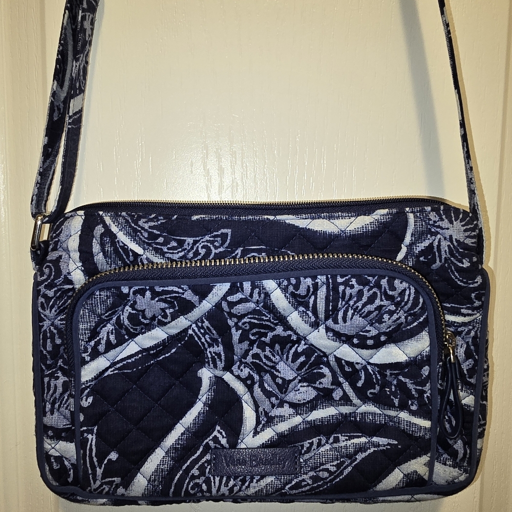 Vera Bradley cross body/shoulder purse navy blue